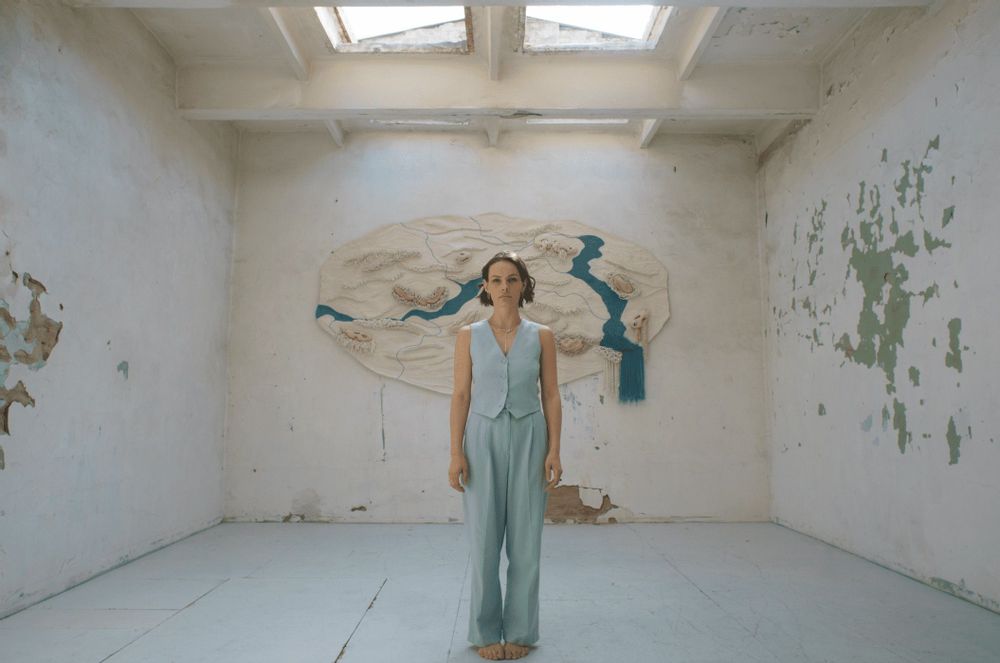 Tapis design - Tapisserie "La rivière en moi". Artiste Julia Tischenko - GALERIE SANA MOREAU