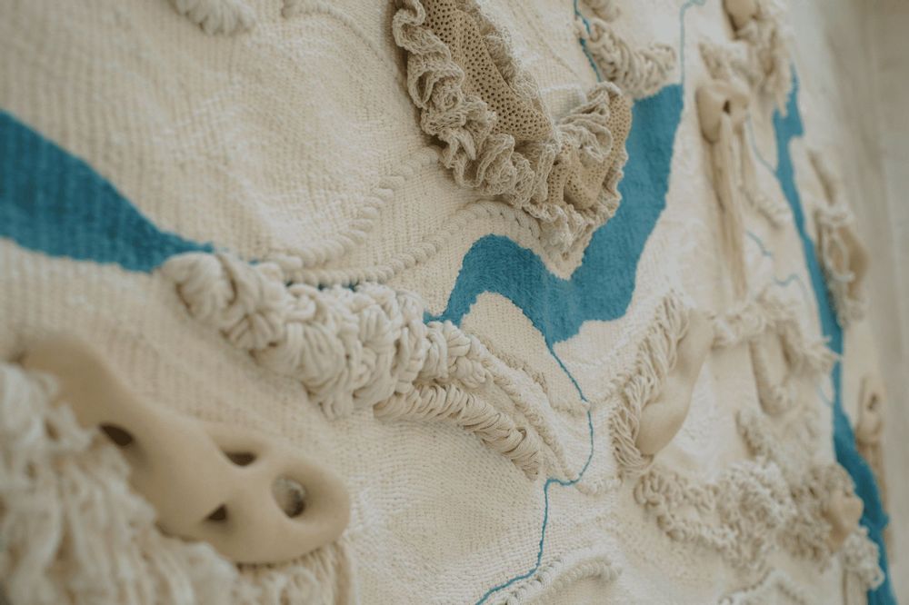 Tapis design - Tapisserie "La rivière en moi". Artiste Julia Tischenko - GALERIE SANA MOREAU