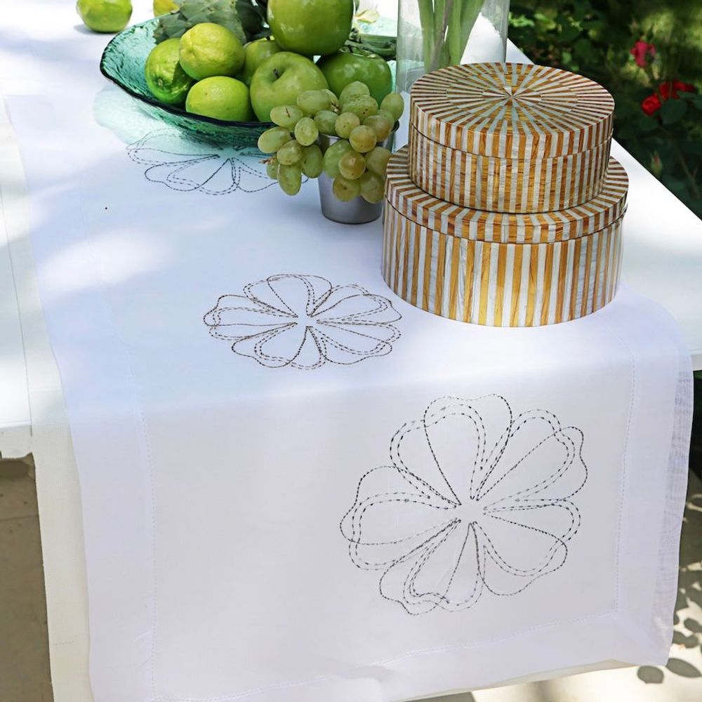 Gifts - Organza Runner With Flower Embroidery - HYA CONCEPT STORE