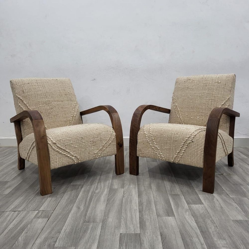 Table linen - Moroccan wooden chairs and kilims - KASBAHARTTRESOR