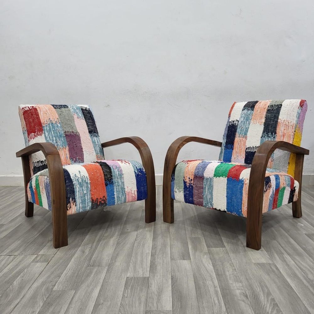 Table linen - Moroccan wooden chairs and kilims - KASBAHARTTRESOR
