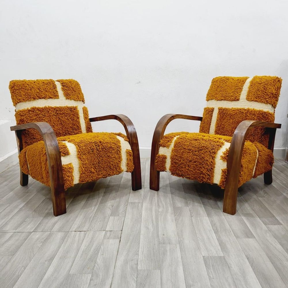Table linen - Moroccan wooden chairs and kilims - KASBAHARTTRESOR