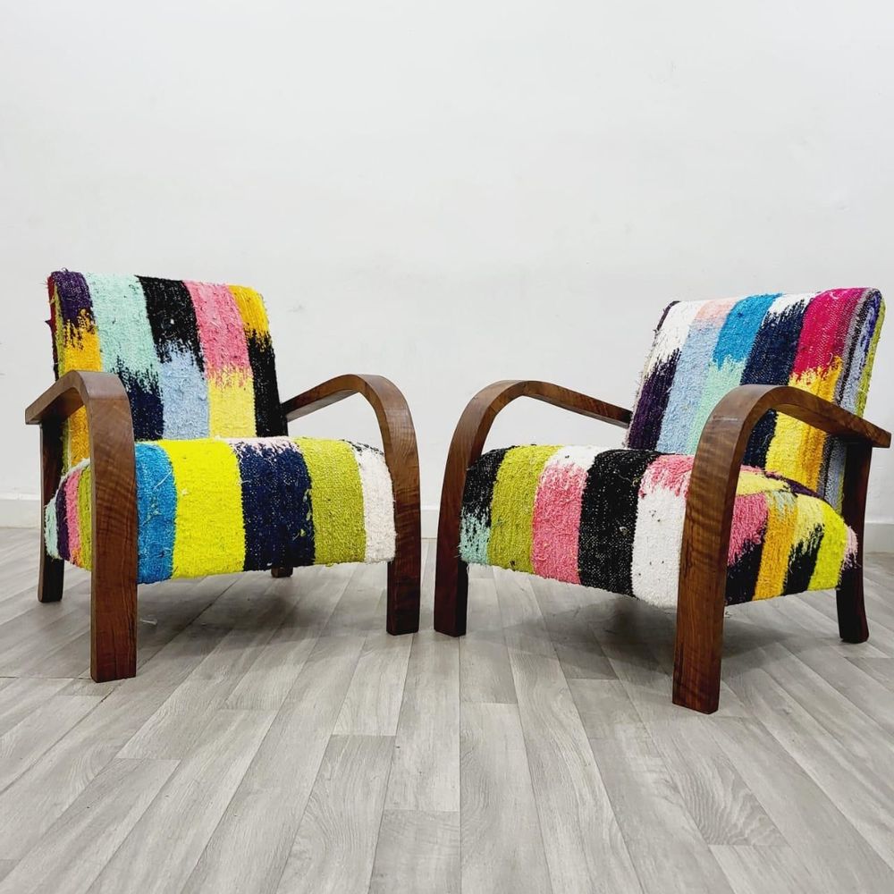 Table linen - Moroccan wooden chairs and kilims - KASBAHARTTRESOR