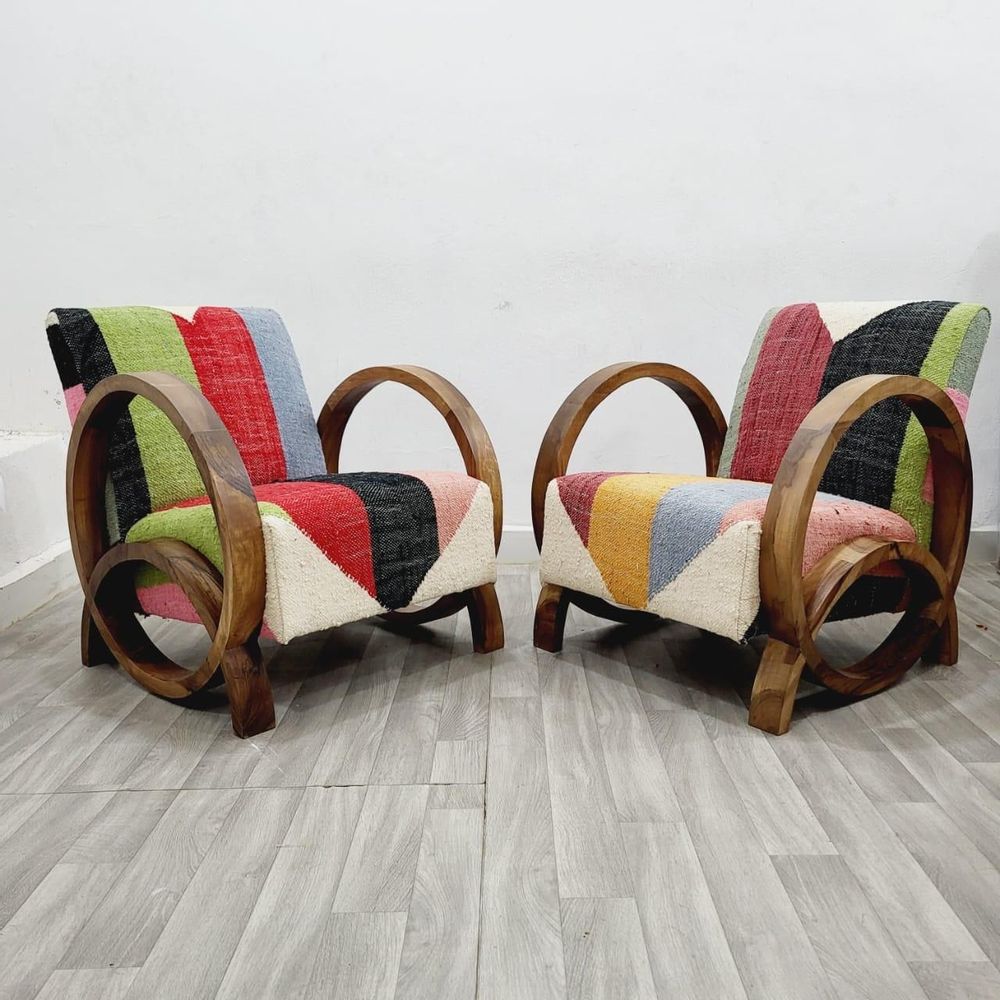 Table linen - Moroccan wooden chairs and kilims - KASBAHARTTRESOR