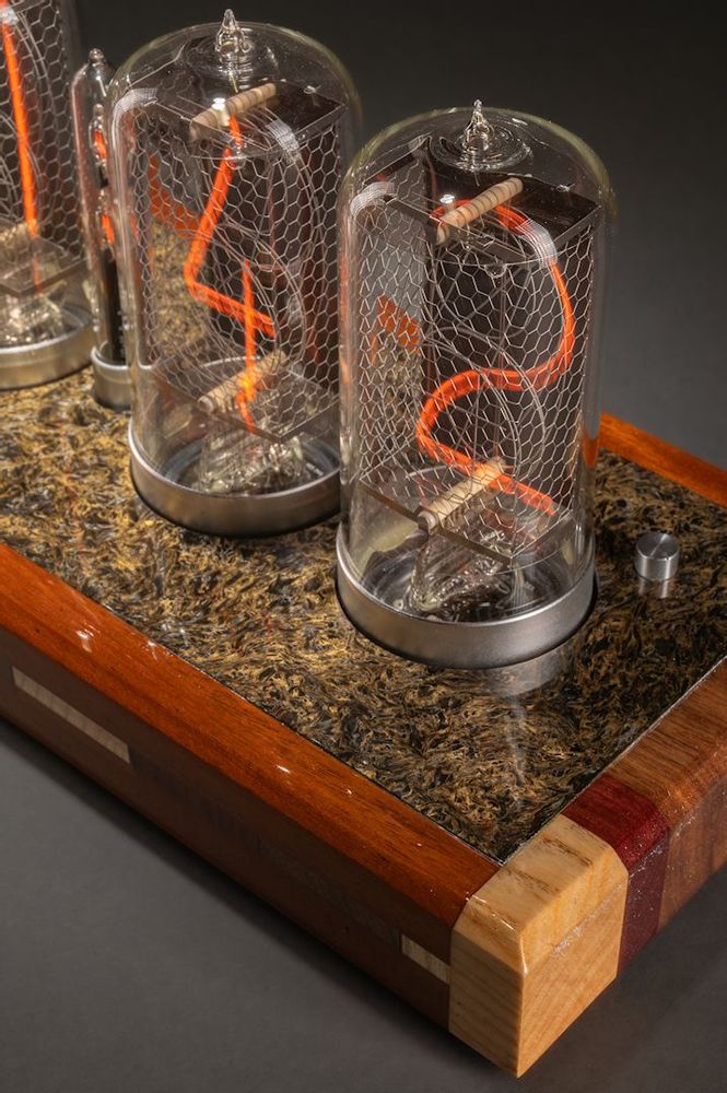 Clocks - Nixie Clock: Carbonixis No. 2 - NIXIEFAB FRANCE