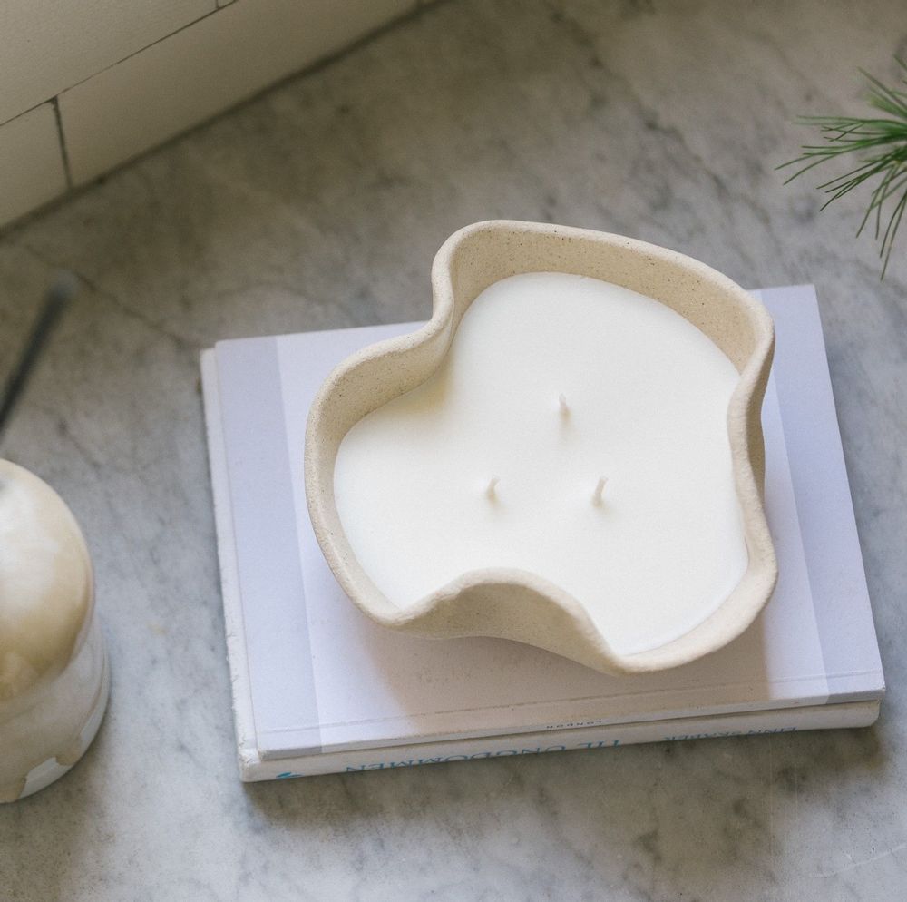 Céramique - BOUGIE NATURELLE PARFUMÉE EN GRÈS BEIGE - FLEUR D'ORANGER - DI VINCENZO POUJOULA
