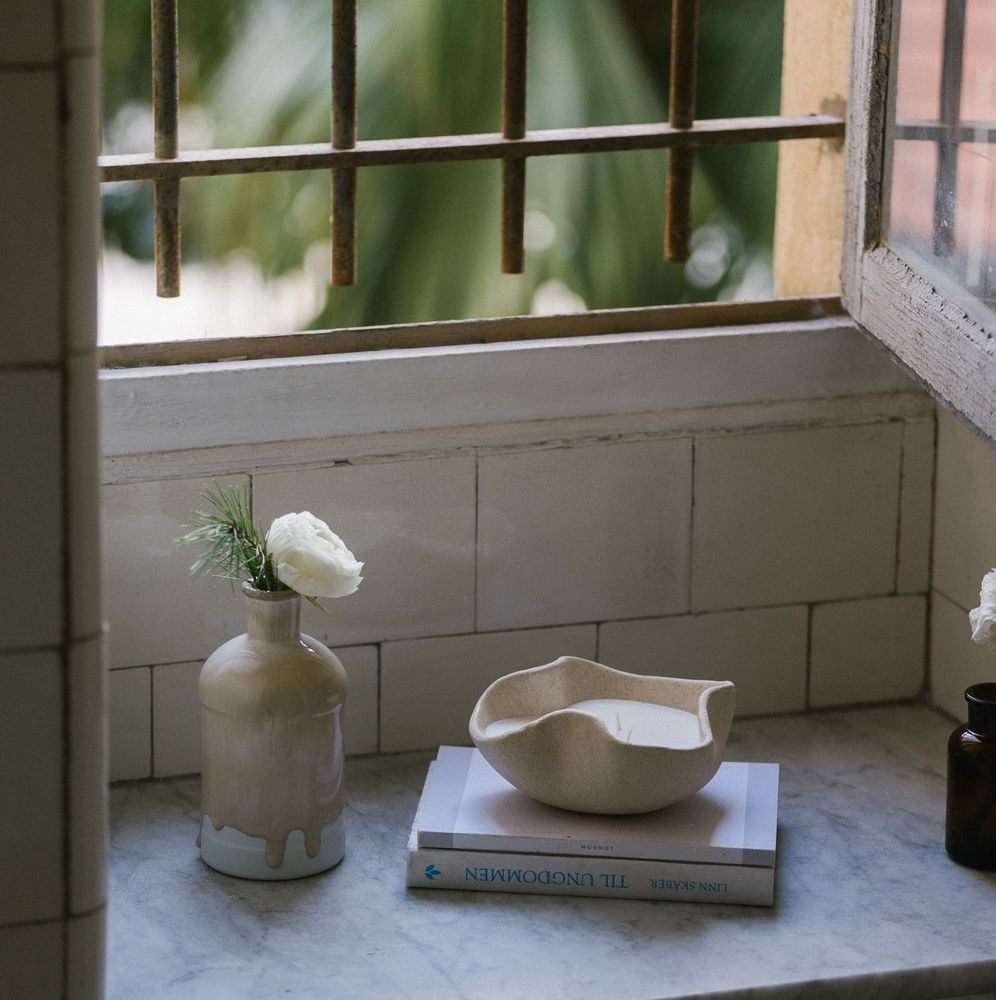 Céramique - BOUGIE NATURELLE PARFUMÉE EN GRÈS BEIGE - FLEUR D'ORANGER - DI VINCENZO POUJOULA