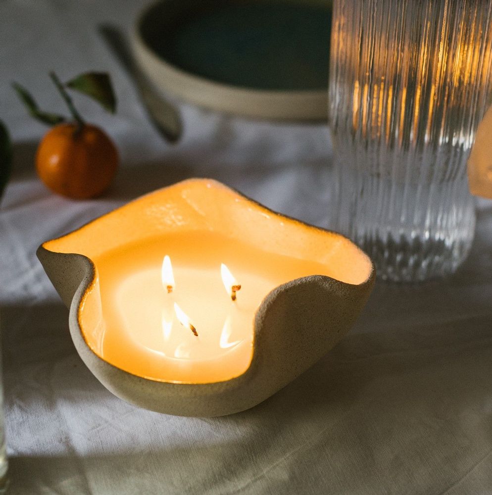 Céramique - BOUGIE NATURELLE PARFUMÉE EN GRÈS BEIGE - FLEUR D'ORANGER - DI VINCENZO POUJOULA