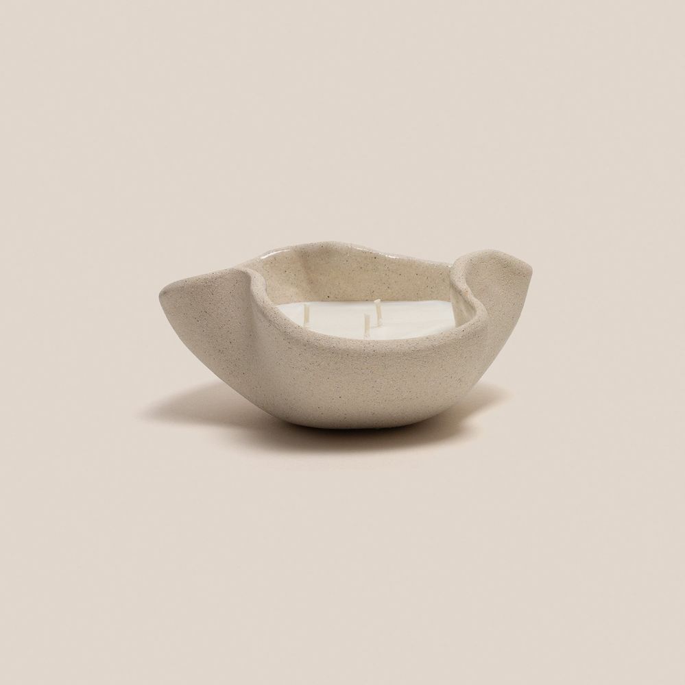 Céramique - BOUGIE NATURELLE PARFUMÉE EN GRÈS BEIGE - FLEUR D'ORANGER - DI VINCENZO POUJOULA