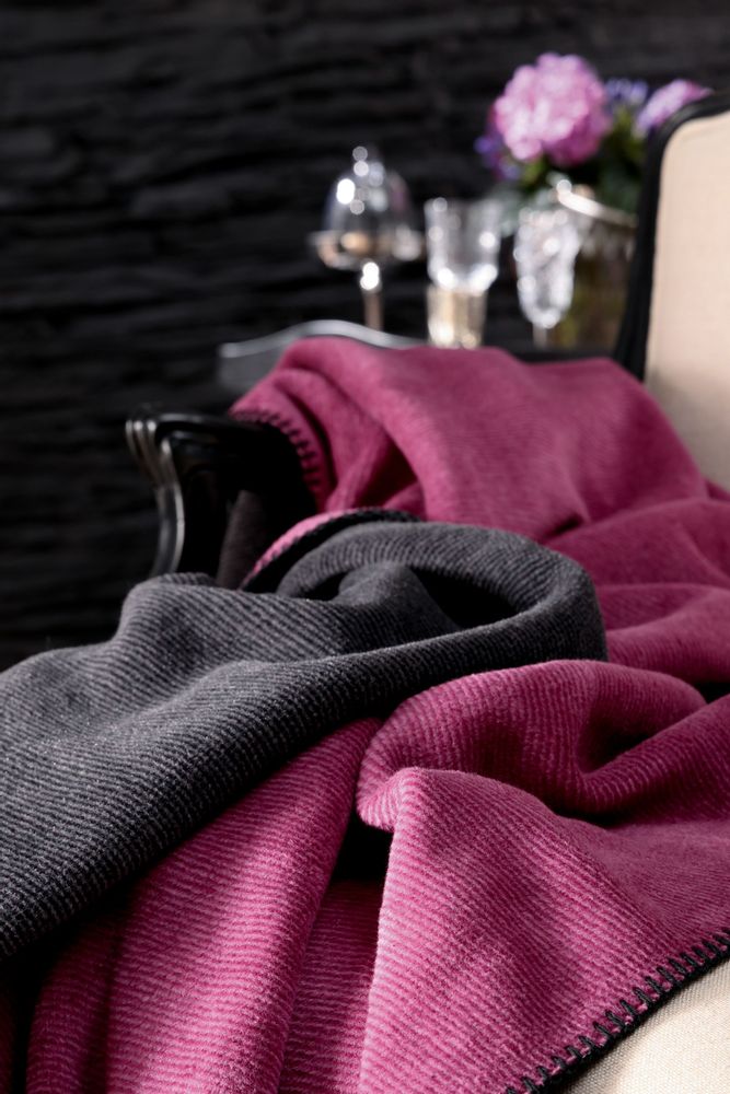 Throw blankets - Plaid - Plum-Anthrazit - BIEDERLACK