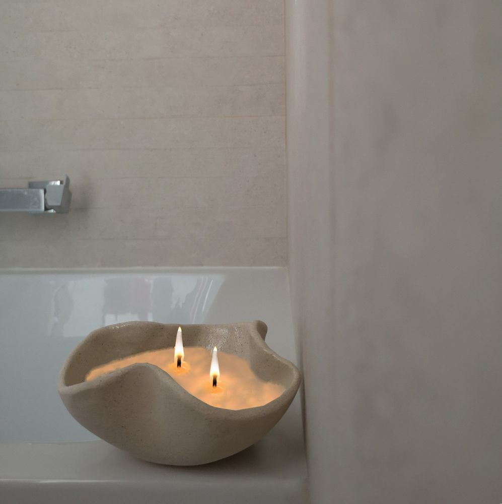 Céramique - BOUGIE NATURELLE PARFUMÉE EN GRÈS BEIGE - FLEUR D'ORANGER - DI VINCENZO POUJOULA