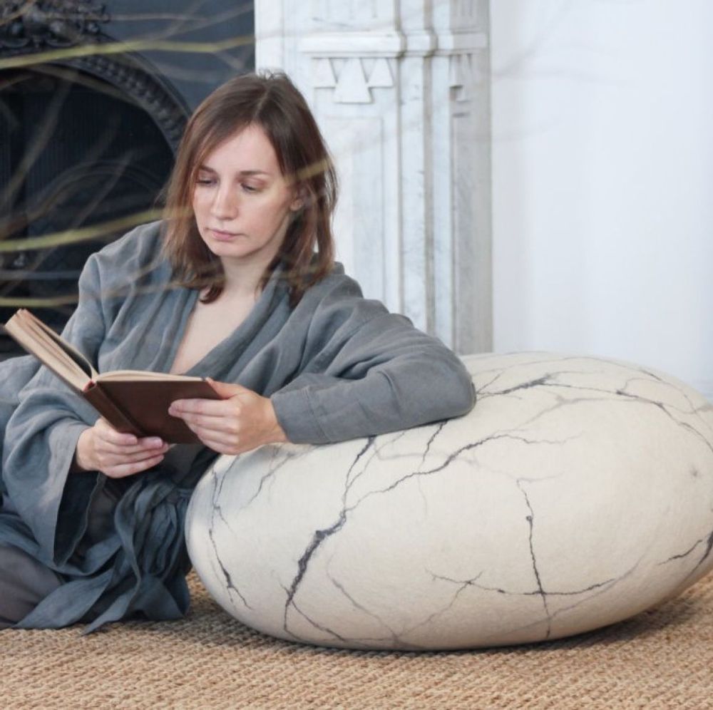 Coussins - Meuble pouf ottoman en laine "Marbre blanc". - KATSU STONES