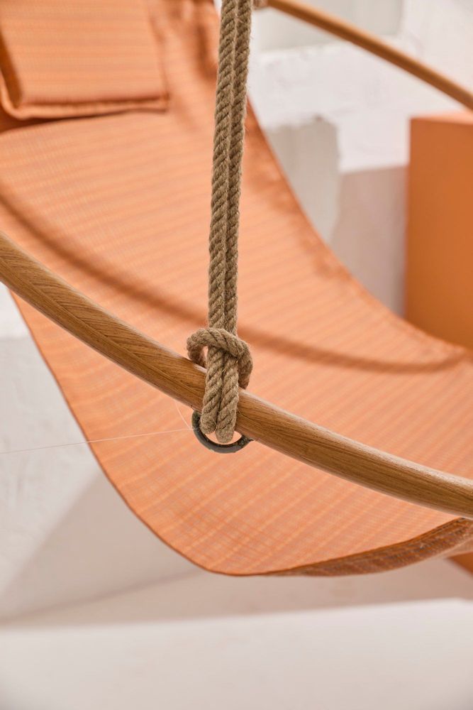 Accessoires de déco extérieure - Fauteuil suspendu en toile avec cadre en teck - Bresse Rast Blue - MERN LIVING
