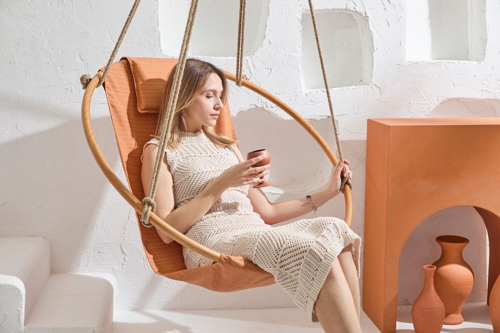 Accessoires de déco extérieure - Fauteuil suspendu en toile avec cadre en teck - Bresse Rast Blue - MERN LIVING