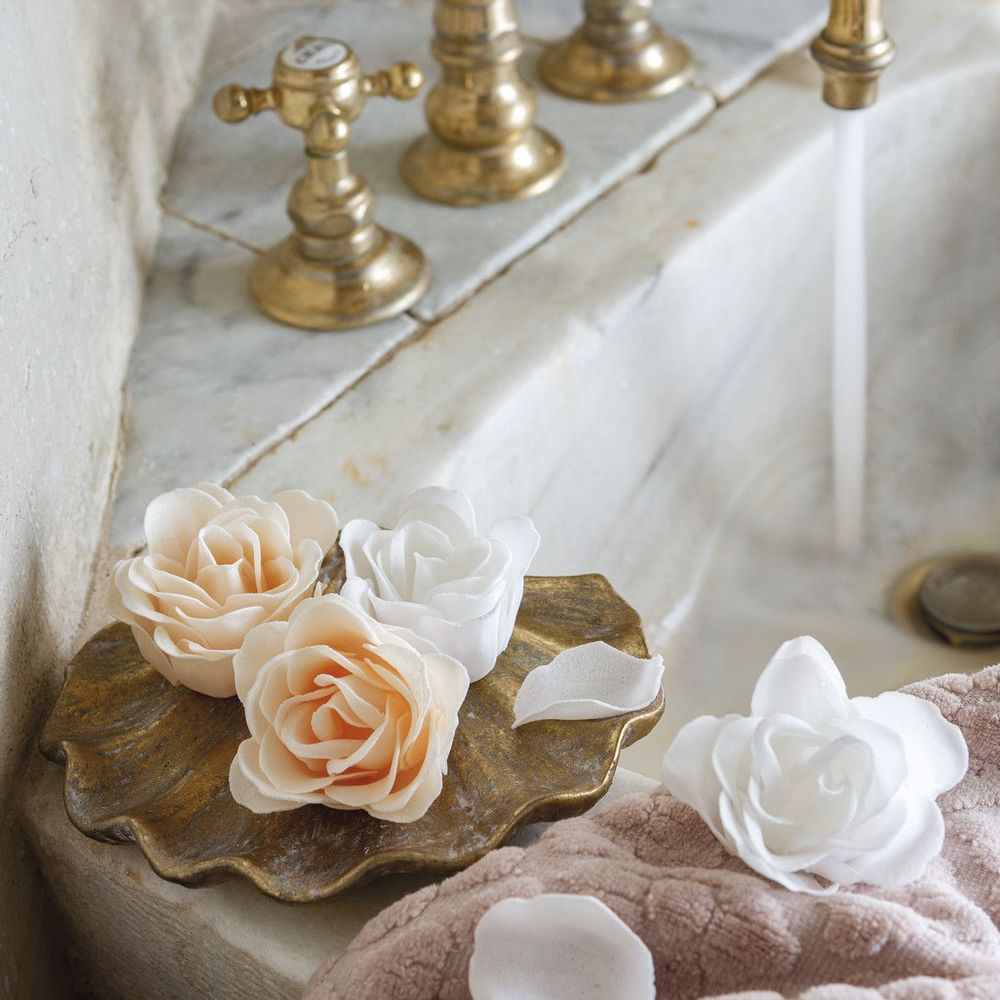Soaps - Box of 12 roses in white and nude soap leaves - Rose perfume - MATHILDE M.