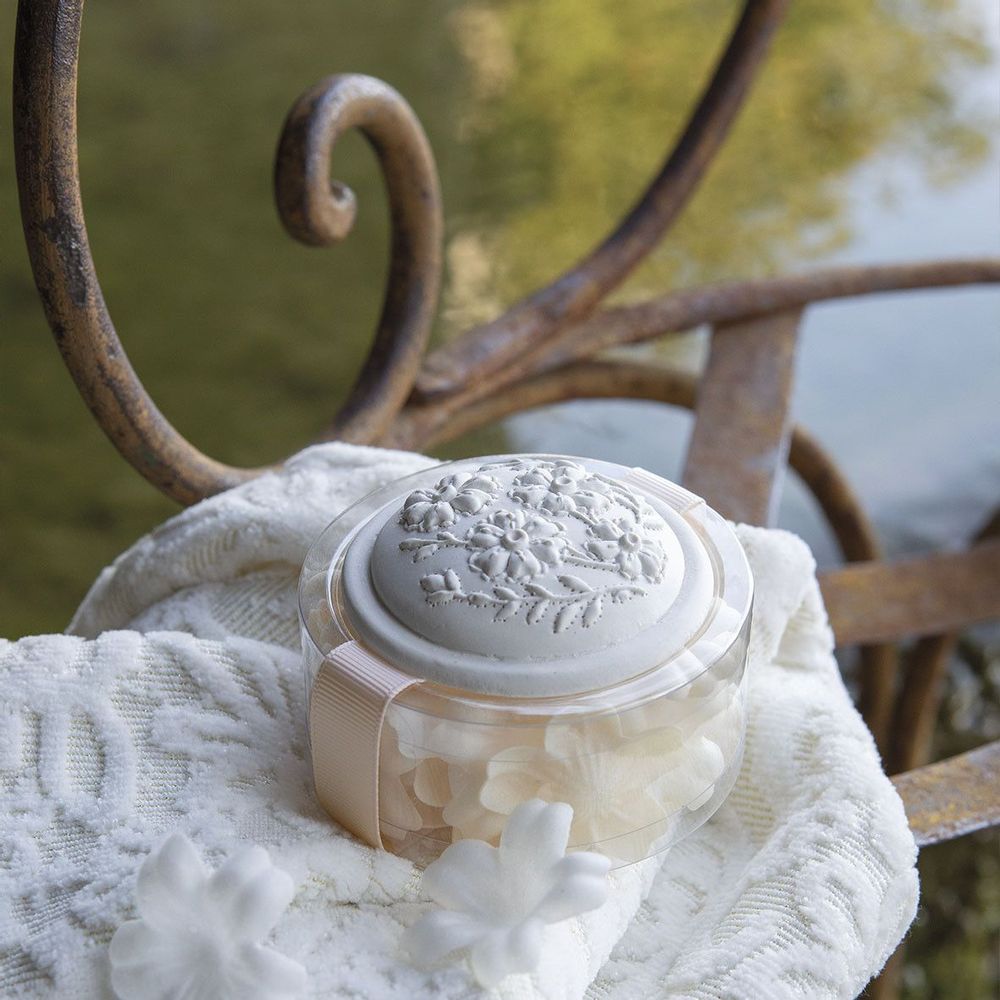 Soaps - Box of white and nude scented soap petals - Rose perfume - MATHILDE M.