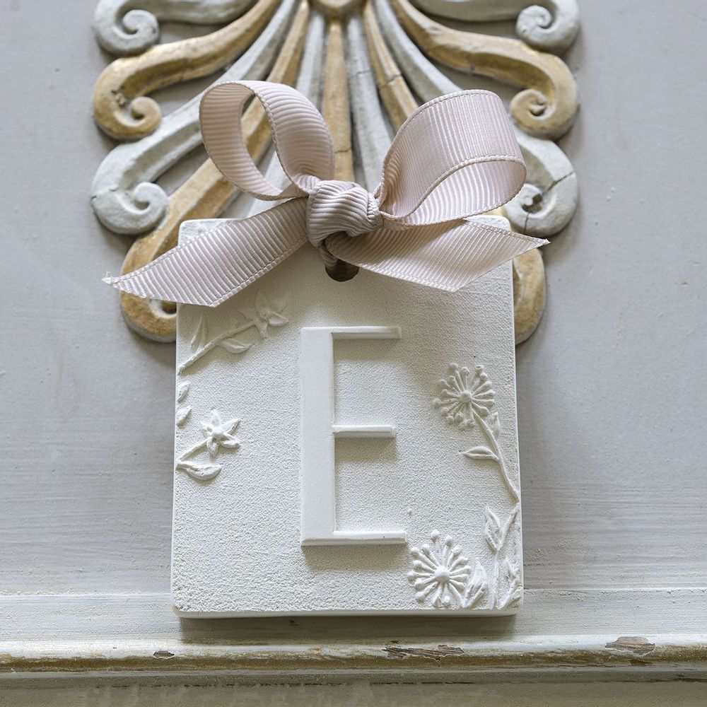 Senteurs - Décor parfumé lettre E - Voile de Lin - MATHILDE M.