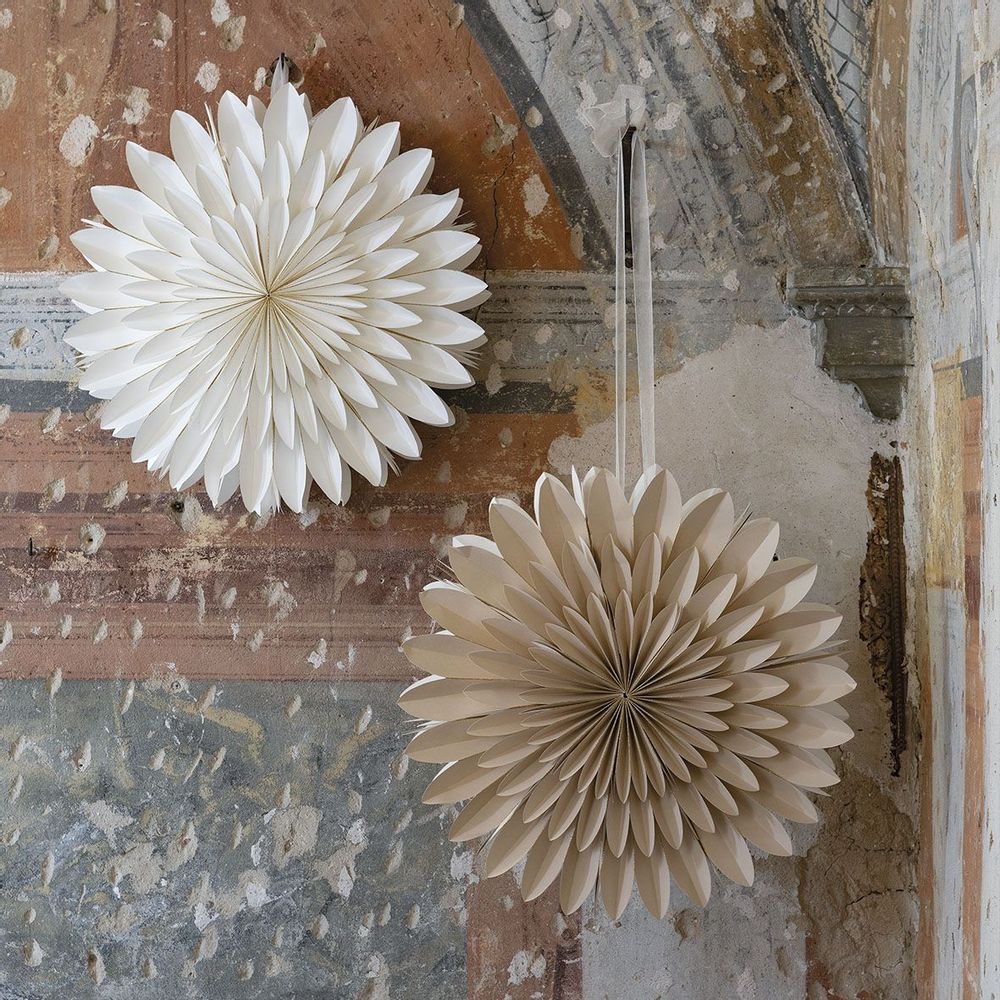 Objets de décoration - Décoration florale beige - MATHILDE M.
