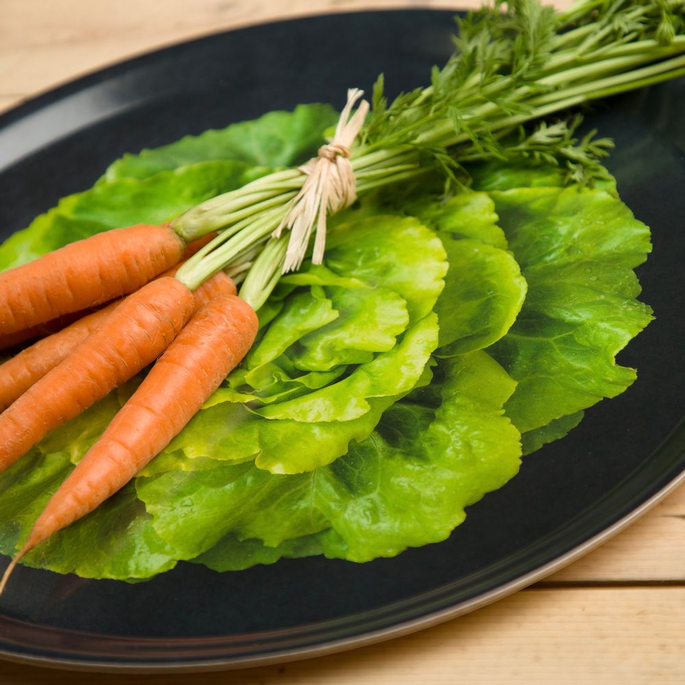 Trays - Round wooden serving tray - Trompe-l'oeil lettuce 38 cm - MONBOPLATO