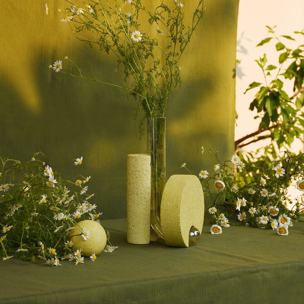 Vases - Vase à fleurs  jaune en verre et pierre, Cochlea della Metamorfosi n°2 - COKI