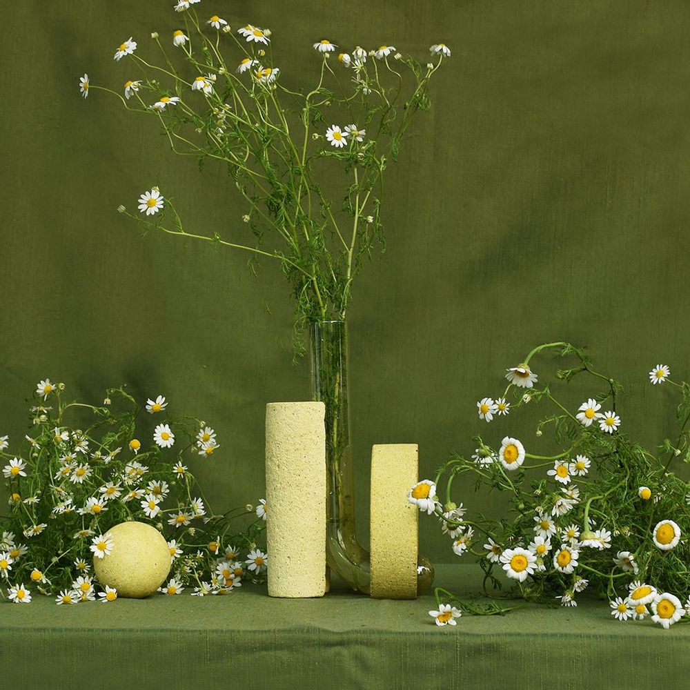 Vases - Vase à fleurs  jaune en verre et pierre, Cochlea della Metamorfosi n°2 - COKI