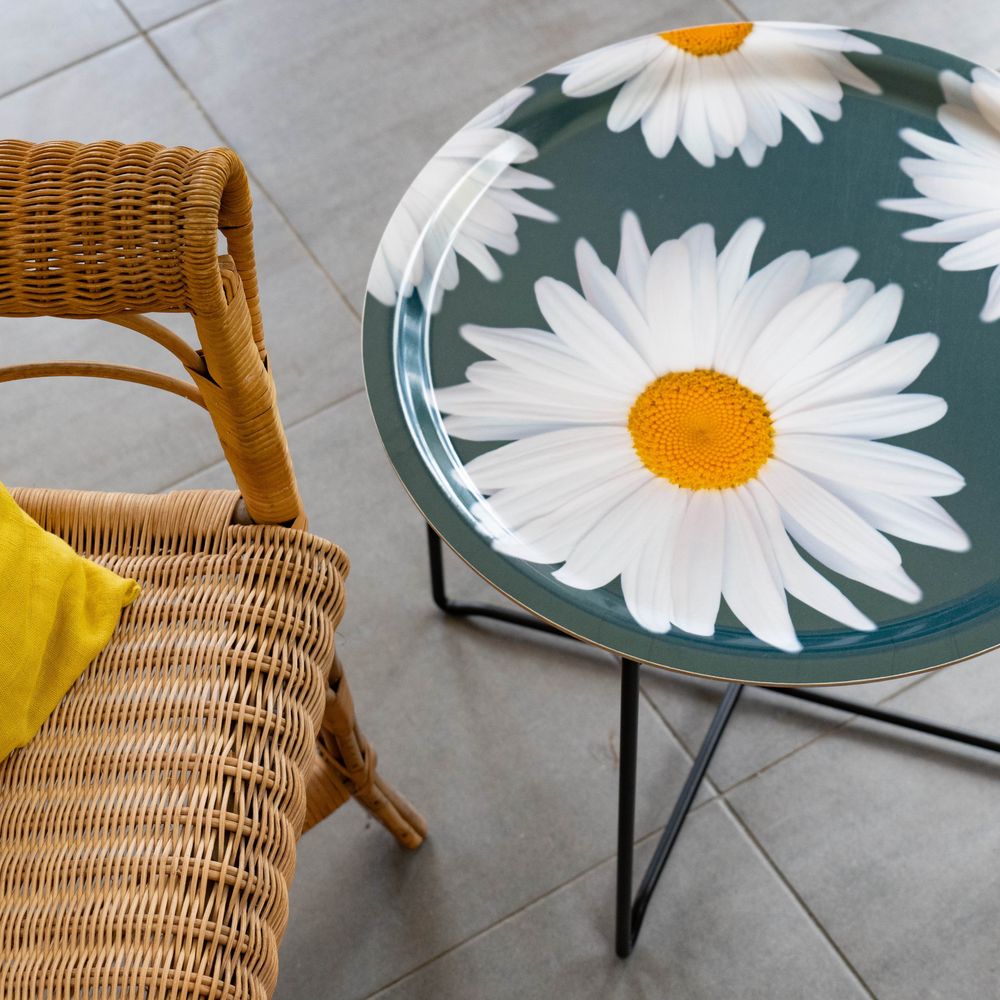 Trays - Round side table with removable wooden tray 49 cm - Daisies - MONBOPLATO