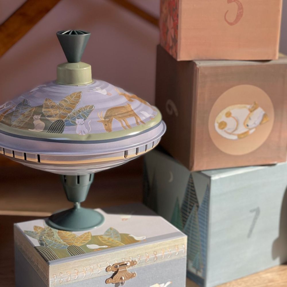 Toys - Large tops - EGMONT TOYS