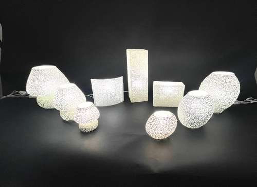 Table lamps - White Daisy medium oval Handmade Lamp in mosaic glass h. 25 cm. - SOUL LIGHT EUROPE