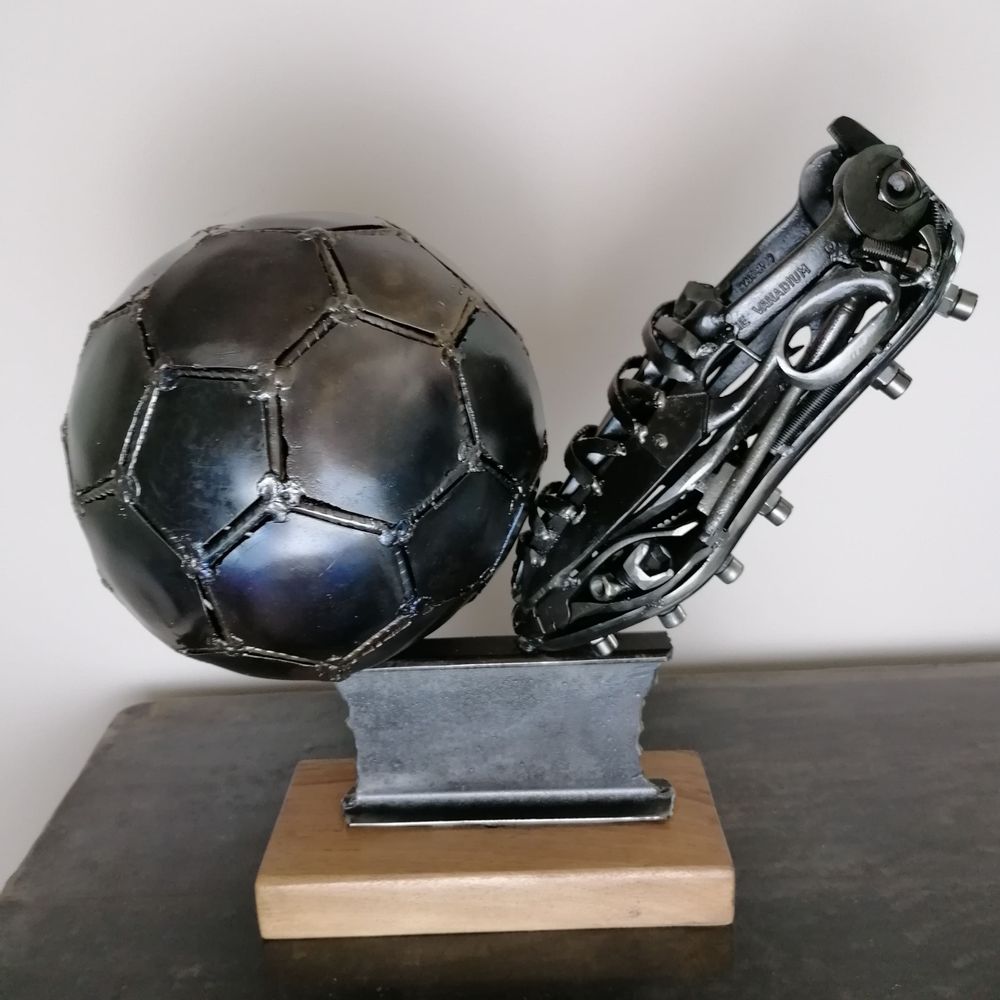 Pièces uniques - sculpture métal ballon foot - PACOM-CONCEPT