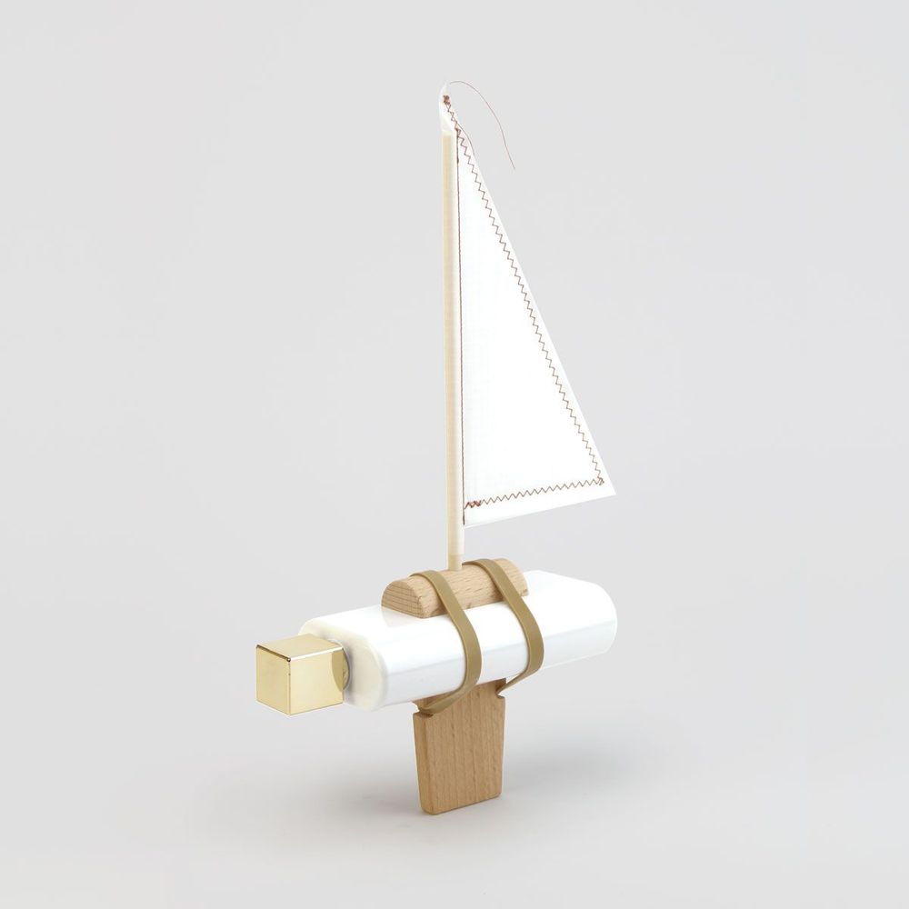 Toys - Floris Hovers Bottle Boat - IKONIC