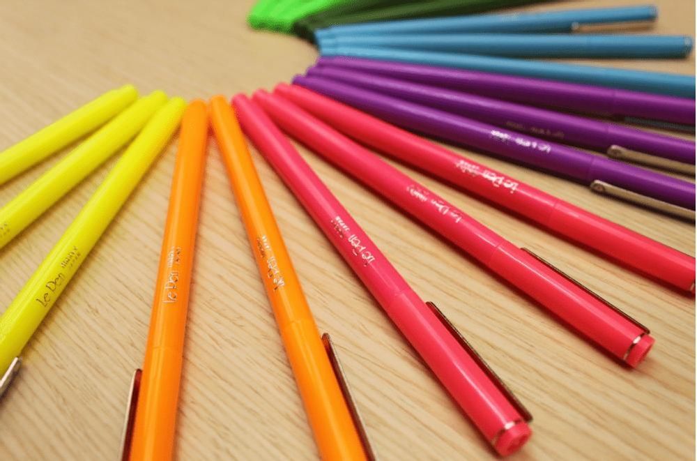 Stylos, feutres et crayons - Stylos-feutres MARVY UCHIDA - LE MAGASIN GÉNÉRAL DISTRIBUTION