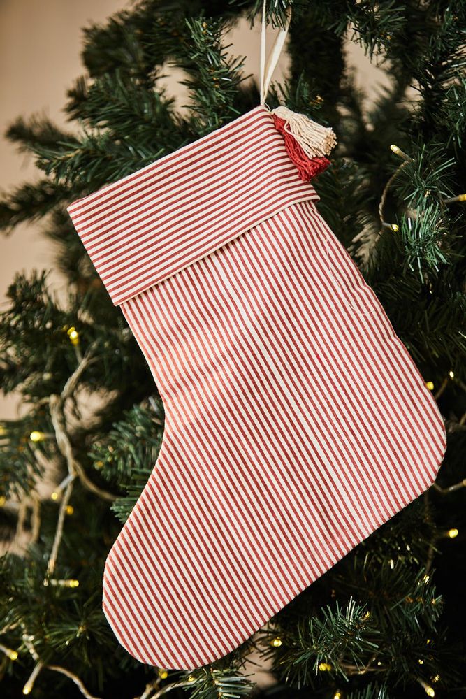 Christmas garlands and baubles - CHRISTMAS DECORATION - CALMA HOUSE
