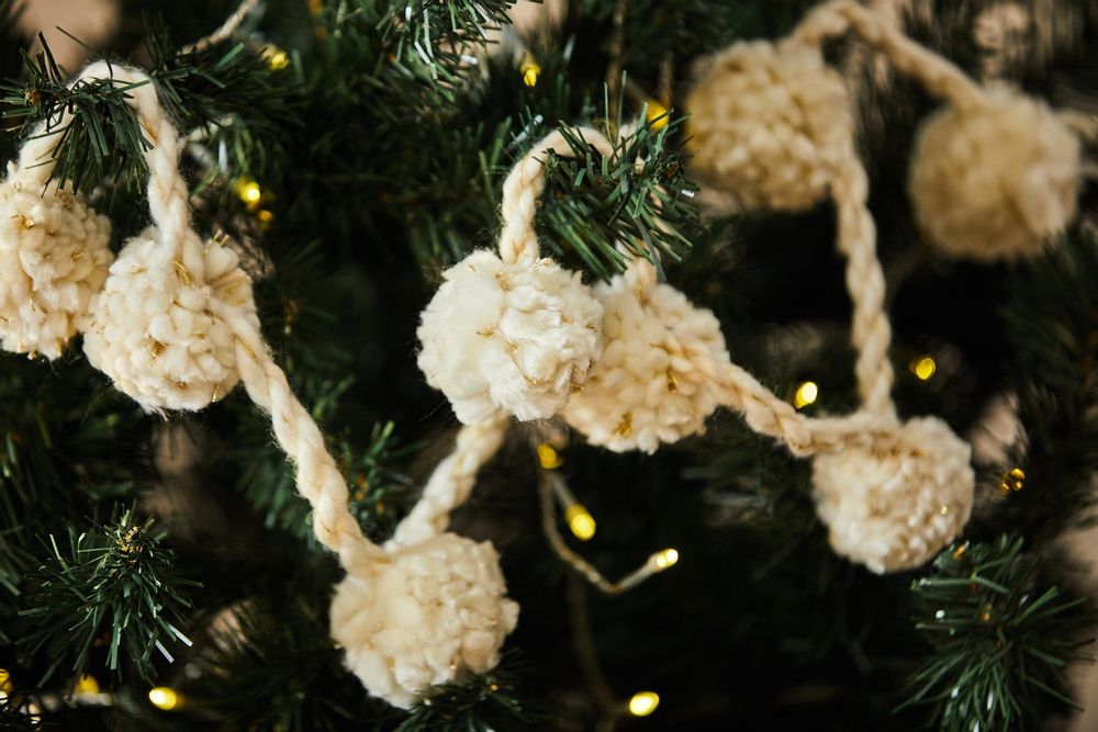 Christmas garlands and baubles - CHRISTMAS DECORATION - CALMA HOUSE