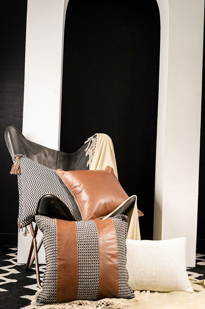 Coussins textile - Coussins en cuir brun clair - ATW&B