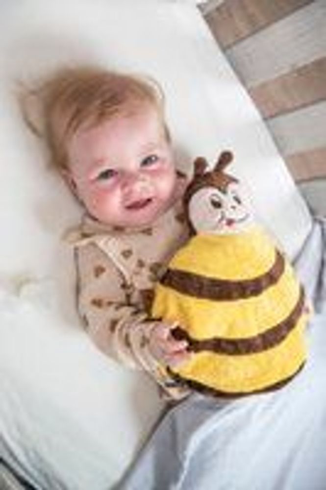 Coussins - Cherry Belly Baby Peluche Abeille - Coussin de Lin - INATURA