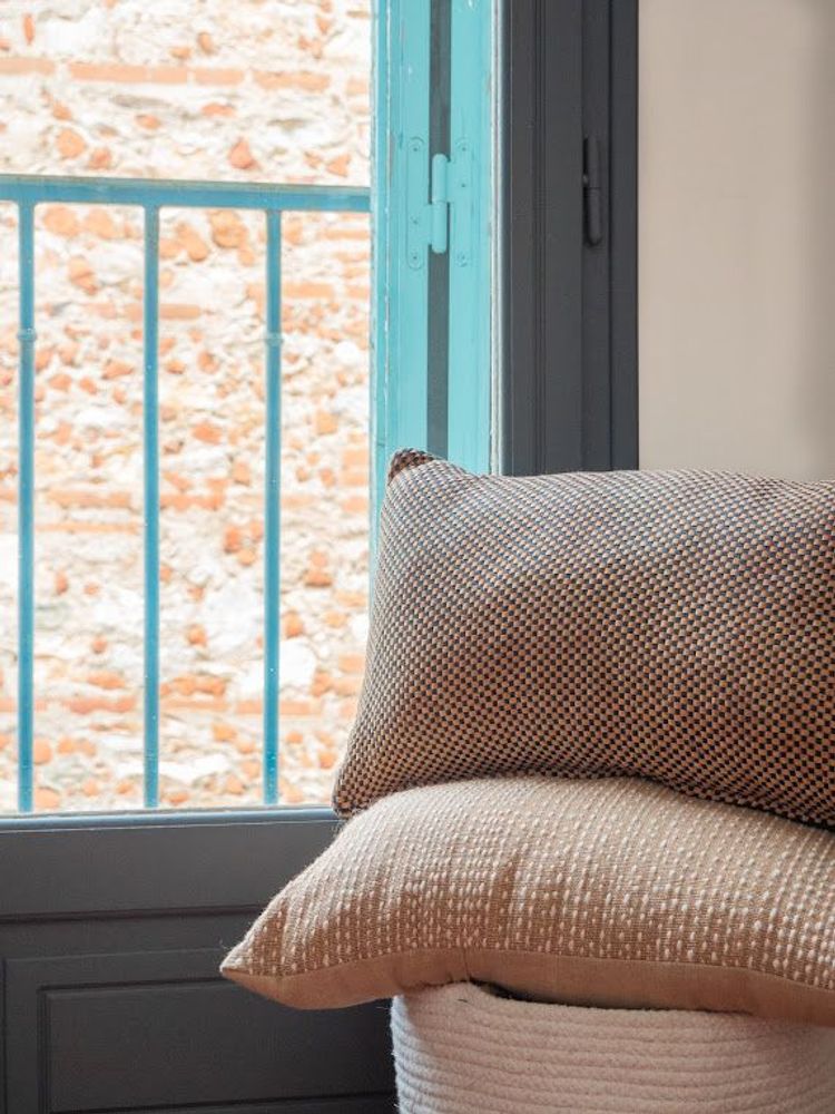 Fabric cushions - Linen & cork cushion - ATELIER TEXTILE AGNÈS CALAS