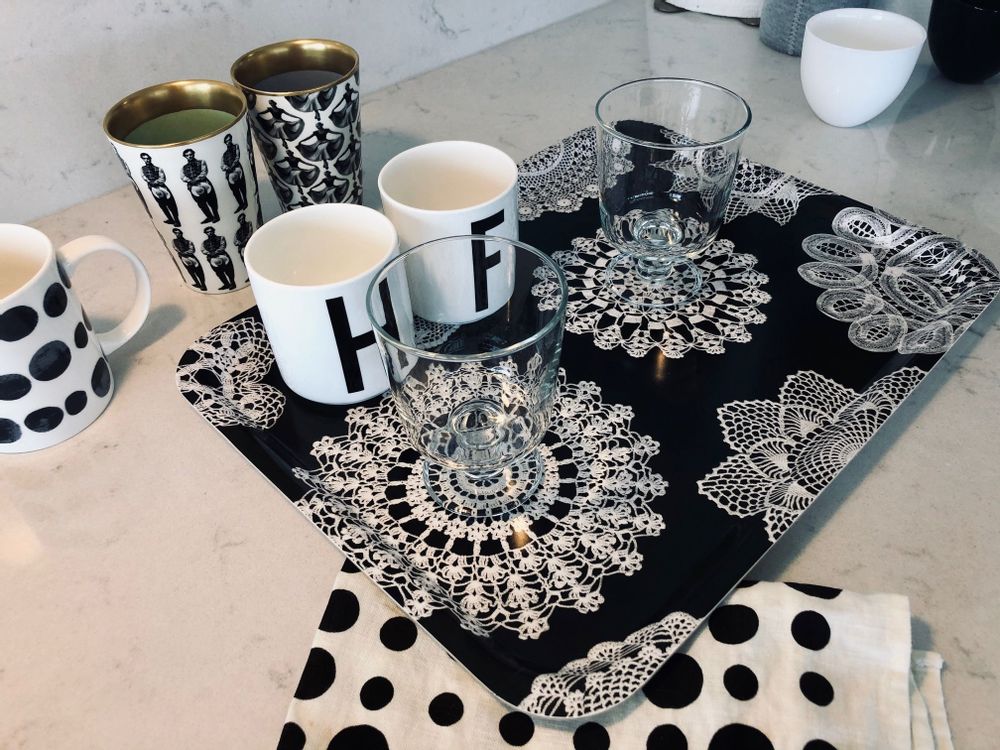 Plats et saladiers - La collection Ingrid plateau rectangulaire - noire et blanc - FRIBE FORM®