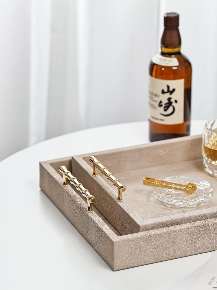 Plateaux - Un plateau de service avec une touche de luxe - WINKO INT'L PRODUCTS LTD