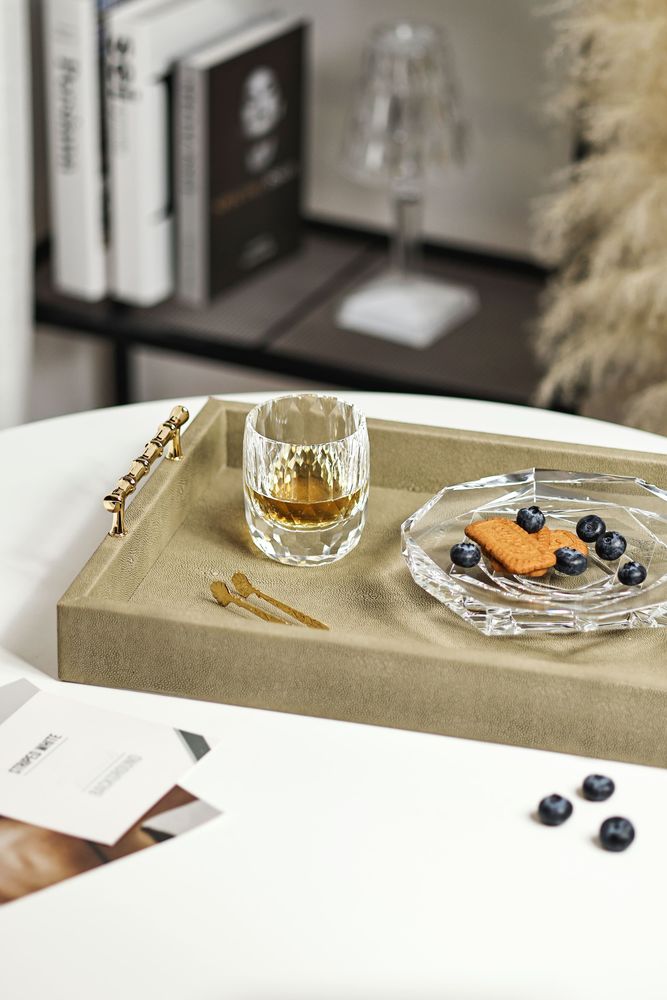Plateaux - Un plateau de service avec une touche de luxe - WINKO INT'L PRODUCTS LTD