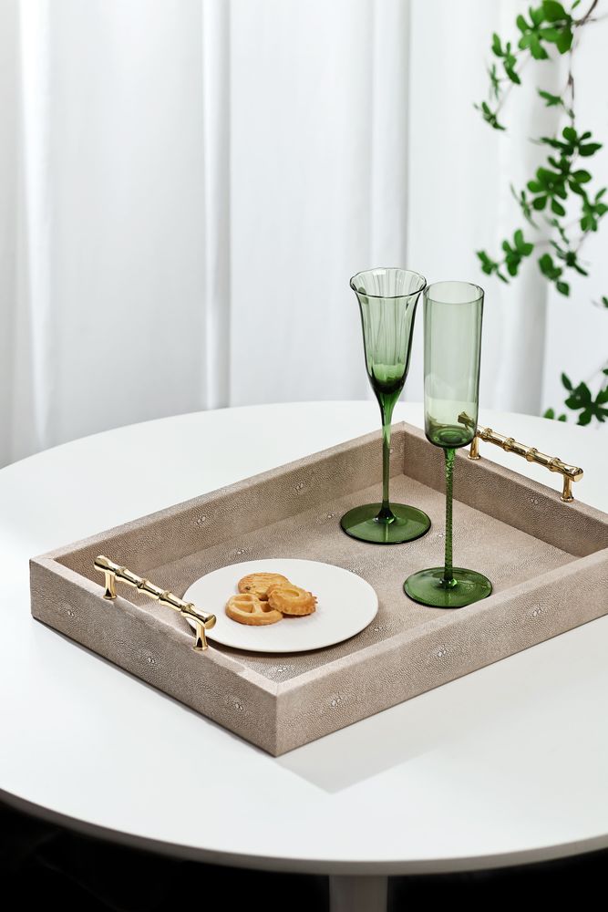 Plateaux - Un plateau de service avec une touche de luxe - WINKO INT'L PRODUCTS LTD