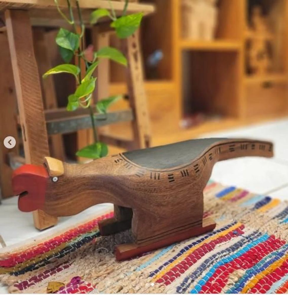 Decorative objects - Indigenous Wooden Bench Parrot - Waurá Ethnicity / Amazon - ARUH ART & DECOR