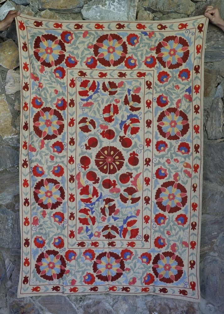 Design textile et surface - Suzani - NOMAD HOME - LA MAISON DU TAPIS