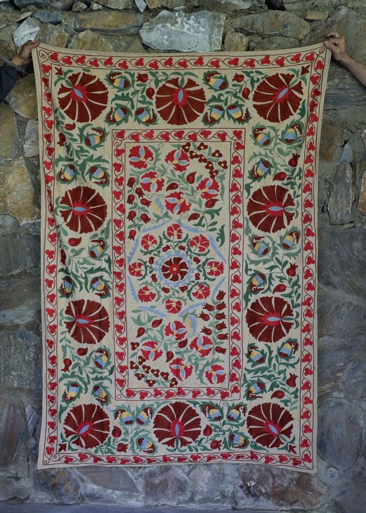 Design textile et surface - Suzani - NOMAD HOME - LA MAISON DU TAPIS