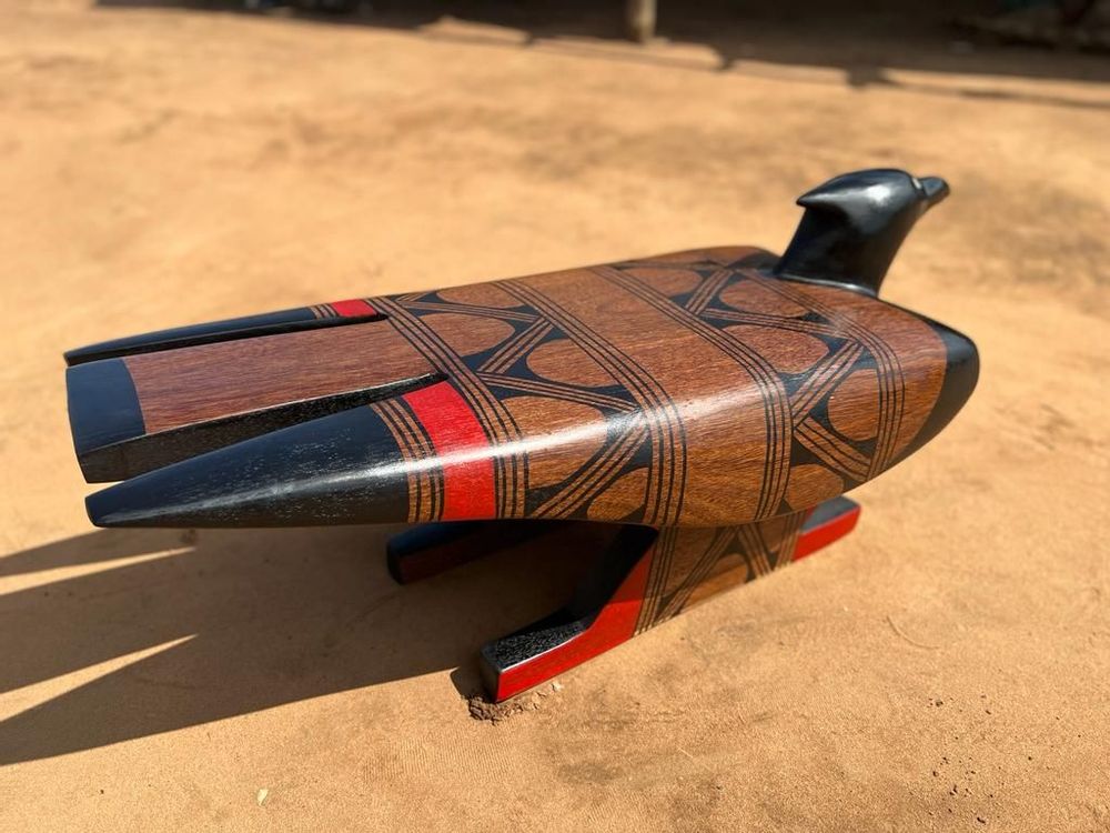 Design objects - Eagle Cerimonial Indigenous Wooden Bench - Mehinako People - Amazon - ARUH ART & DECOR
