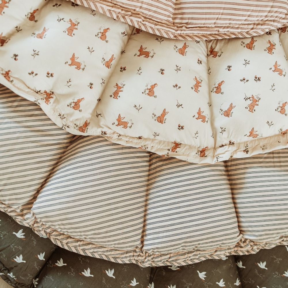 Kids accessories - Bloom stripes blue - a unique 3-in-1 playmat in organic cotton - PLAY&GO