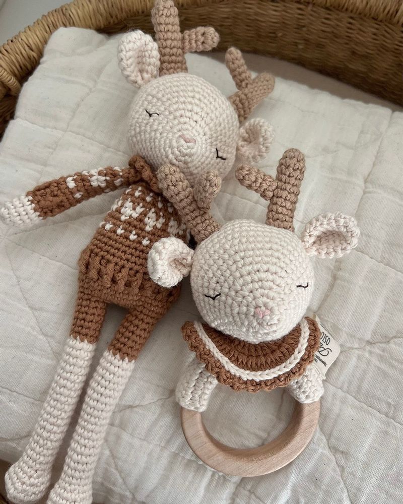 Soft toy - Robin the Reindeer Teething Ring I caramel - PATTI OSLO