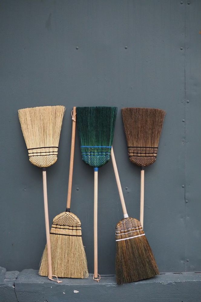 Objets design - BAAN BOON BROOMS - Balais et Brosses à Sorgho - BAAN BOON BROOMS