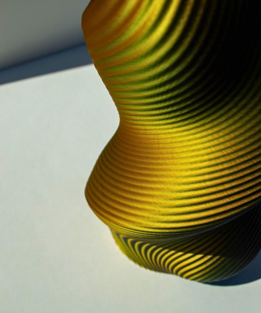 Aménagements pour bureau - VASE « SILUET » | MULTICOLORE | OR ET NOIR - AURA 3D