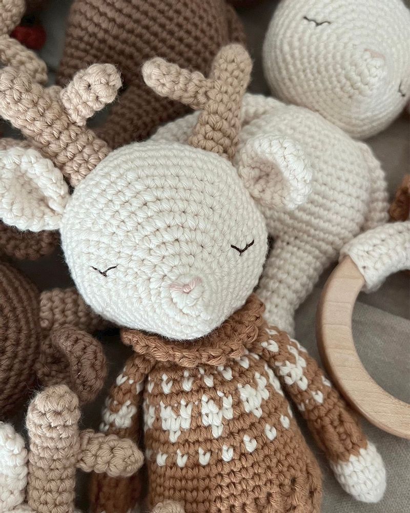 Peluches - Robin Reindeer I hearts sweater caramel - PATTI OSLO