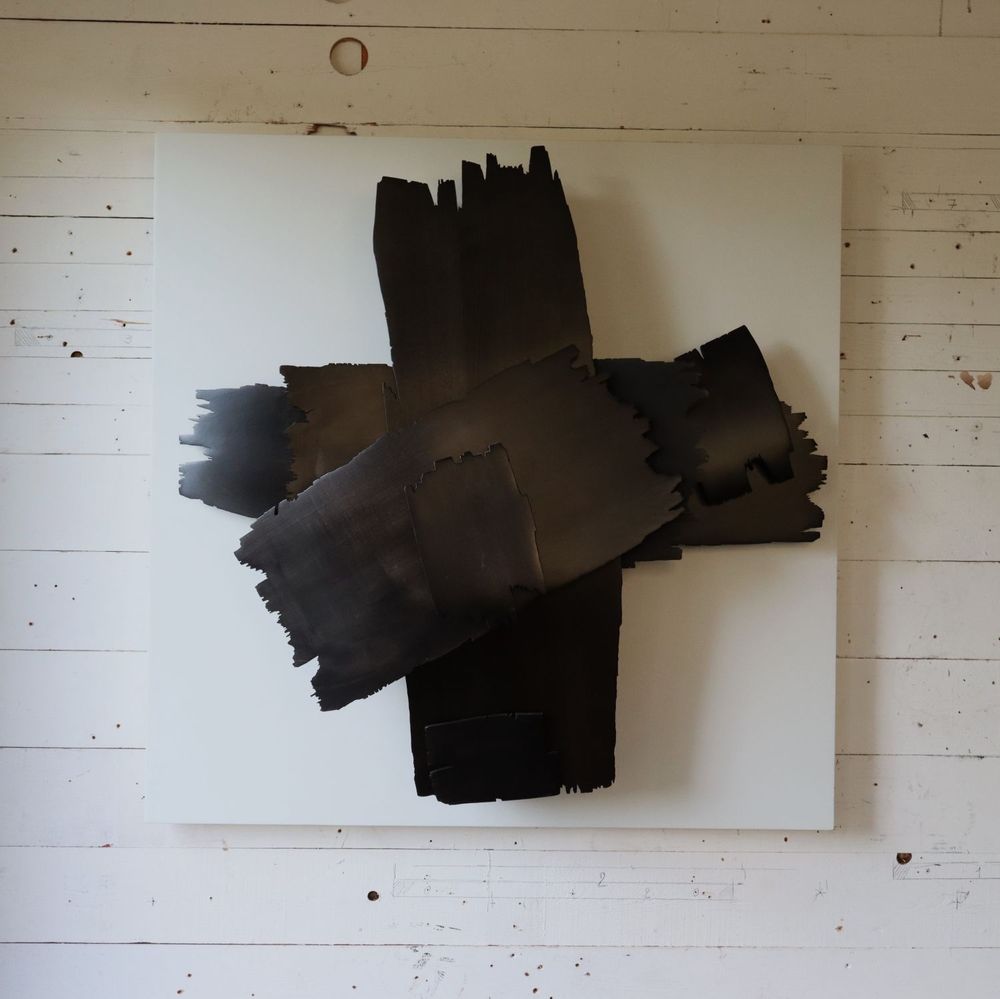 Pièces uniques - sculpture murale « Mouvement noir sur carré blanc \". - THIERRY LAUDREN